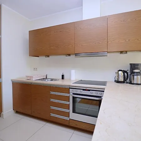 Victus Cozy With Parking And Balcony Close To The By Renters Apartman *